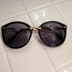 Trendy oversized shades